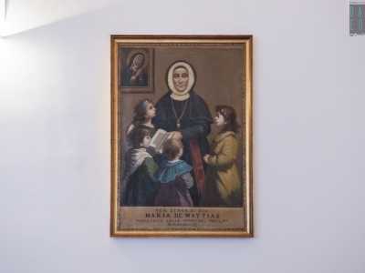 ...e un ritratto della Beata Maria De Mattias del 1915 firmate dal decoratore barese Michele Montrone